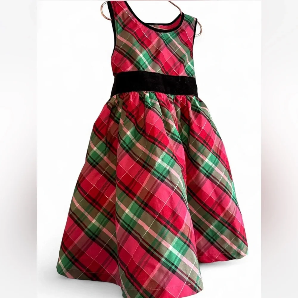 OshKosh B’gosh 2T Girls Red Green and Black‎ Velvet Trim